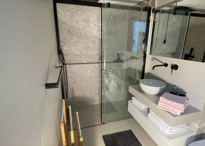 Obsidian & Pearl شقة