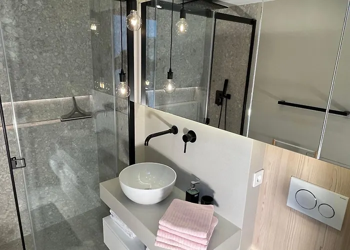 Obsidian & Pearl شقة *