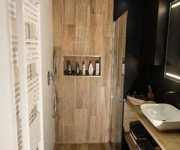 Obsidian & Pearl شقة *